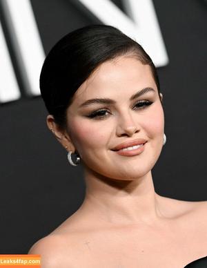 Selena Gomez photo #6932