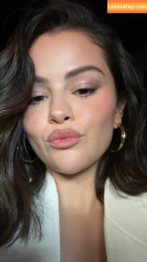 Selena Gomez photo #6945