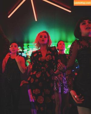 Selena Gomez photo #6947