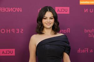 Selena Gomez photo #6994