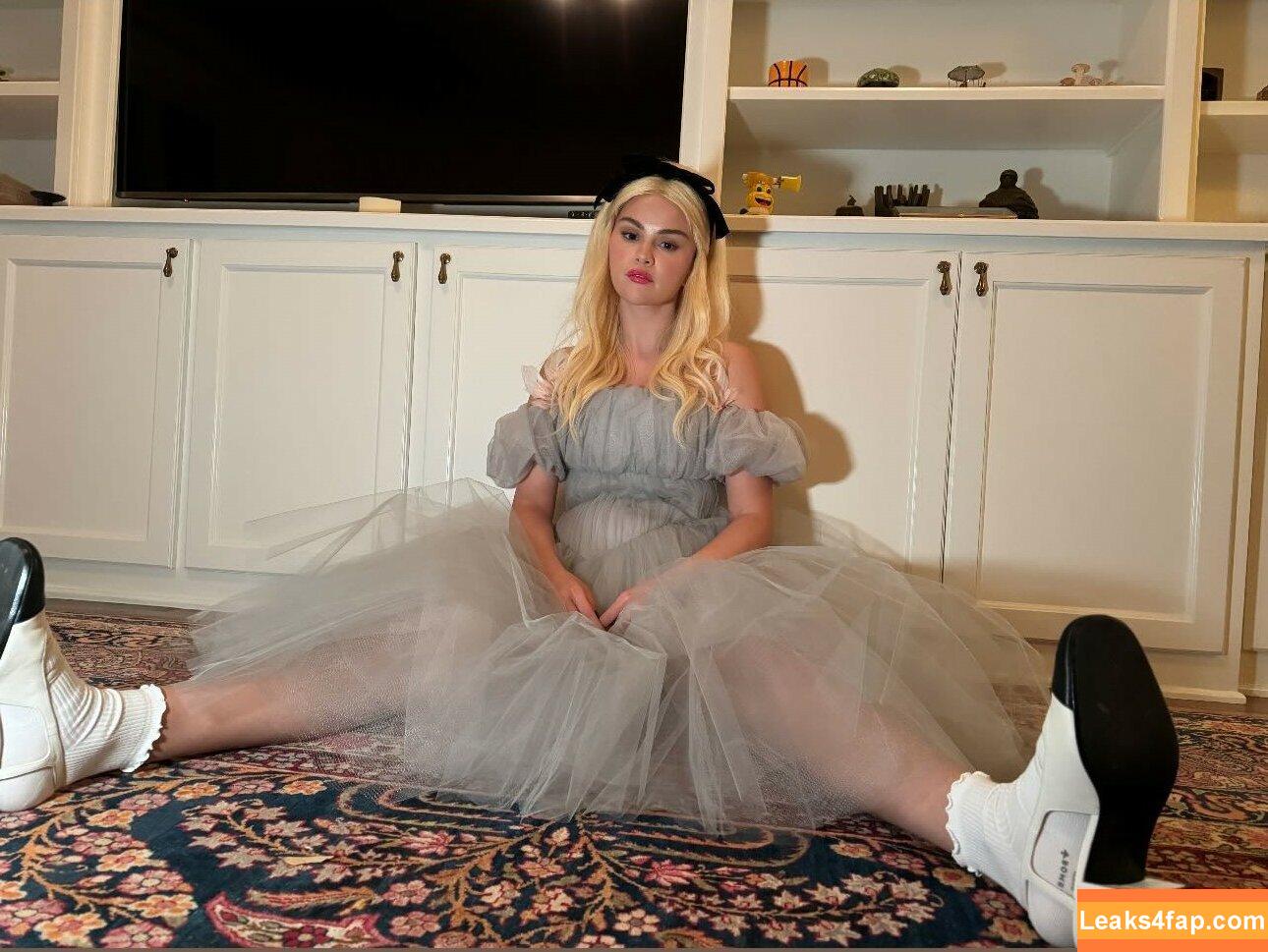 Selena Gomez / Selena / https: / selena.gomez / selenagomez leaked photo photo #7031