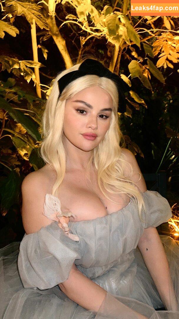 Selena Gomez / Selena / https: / selena.gomez / selenagomez leaked photo photo #7033