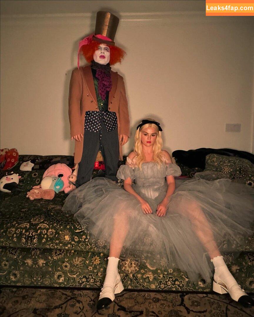 Selena Gomez / Selena / https: / selena.gomez / selenagomez leaked photo photo #7034