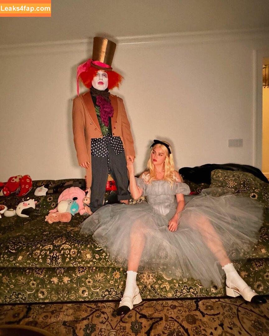 Selena Gomez / Selena / https: / selena.gomez / selenagomez leaked photo photo #7037