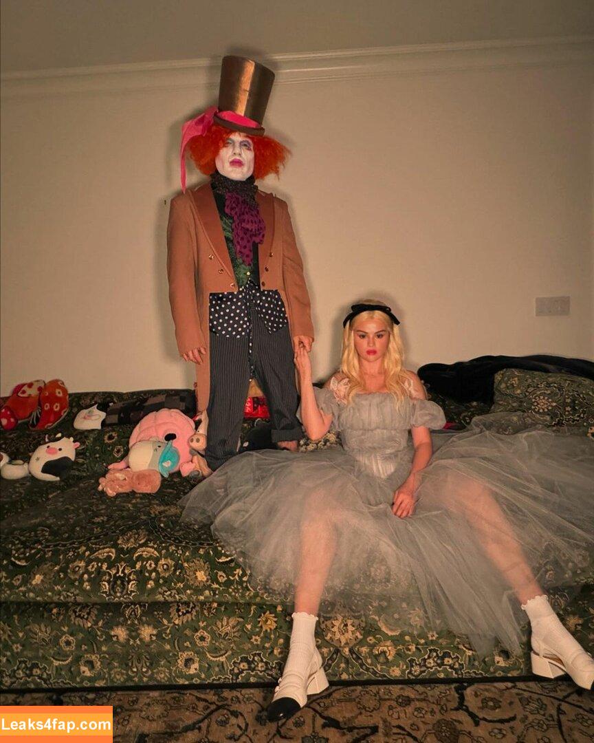 Selena Gomez / Selena / https: / selena.gomez / selenagomez leaked photo photo #7038