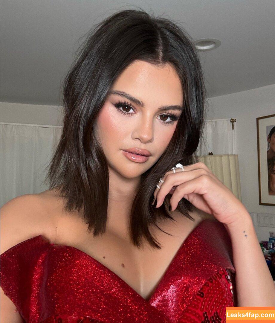 Selena Gomez / Selena / https: / selena.gomez / selenagomez leaked photo photo #7112