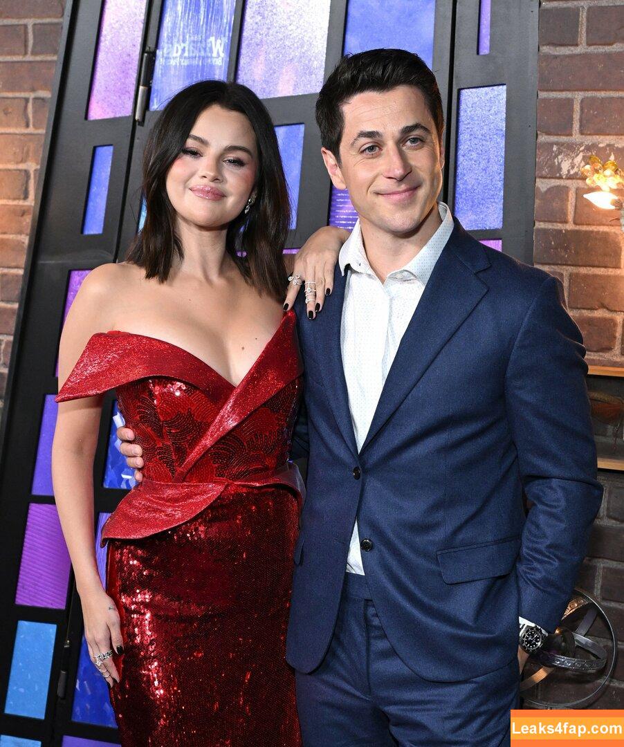 Selena Gomez / Selena / https: / selenagomez leaked photo photo #7159