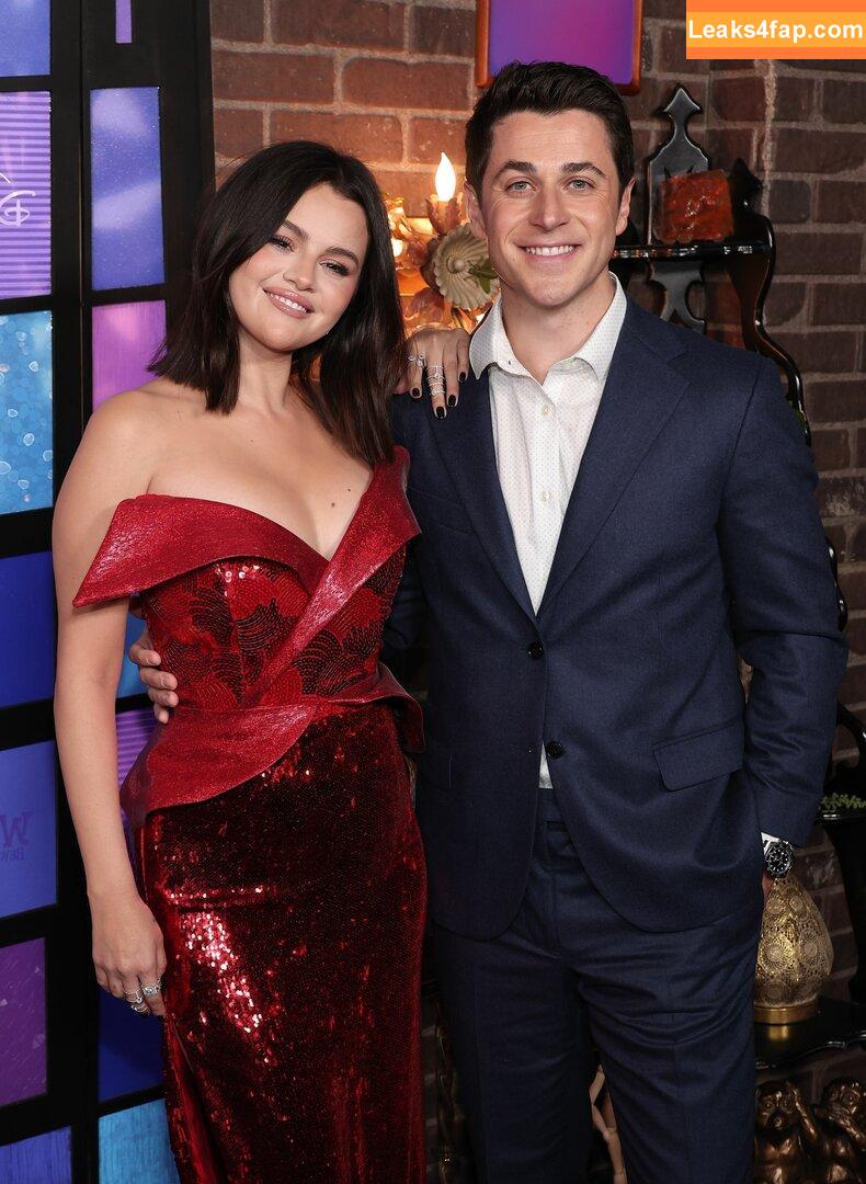 Selena Gomez / Selena / https: / selenagomez leaked photo photo #7160