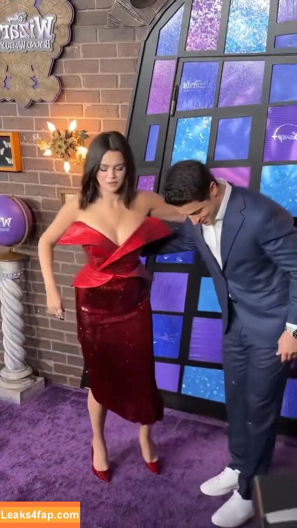 Selena Gomez / Selena / https: / selenagomez leaked photo photo #7181