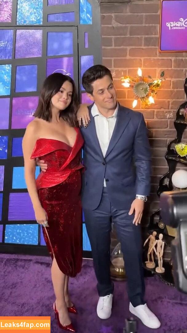 Selena Gomez / Selena / https: / selenagomez leaked photo photo #7182