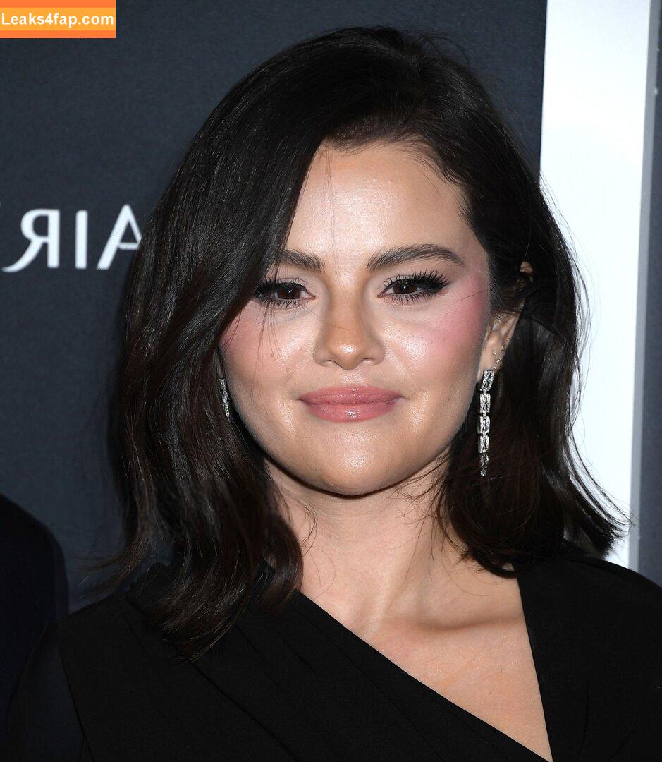 Selena Gomez / Selena / https: / selenagomez leaked photo photo #7220