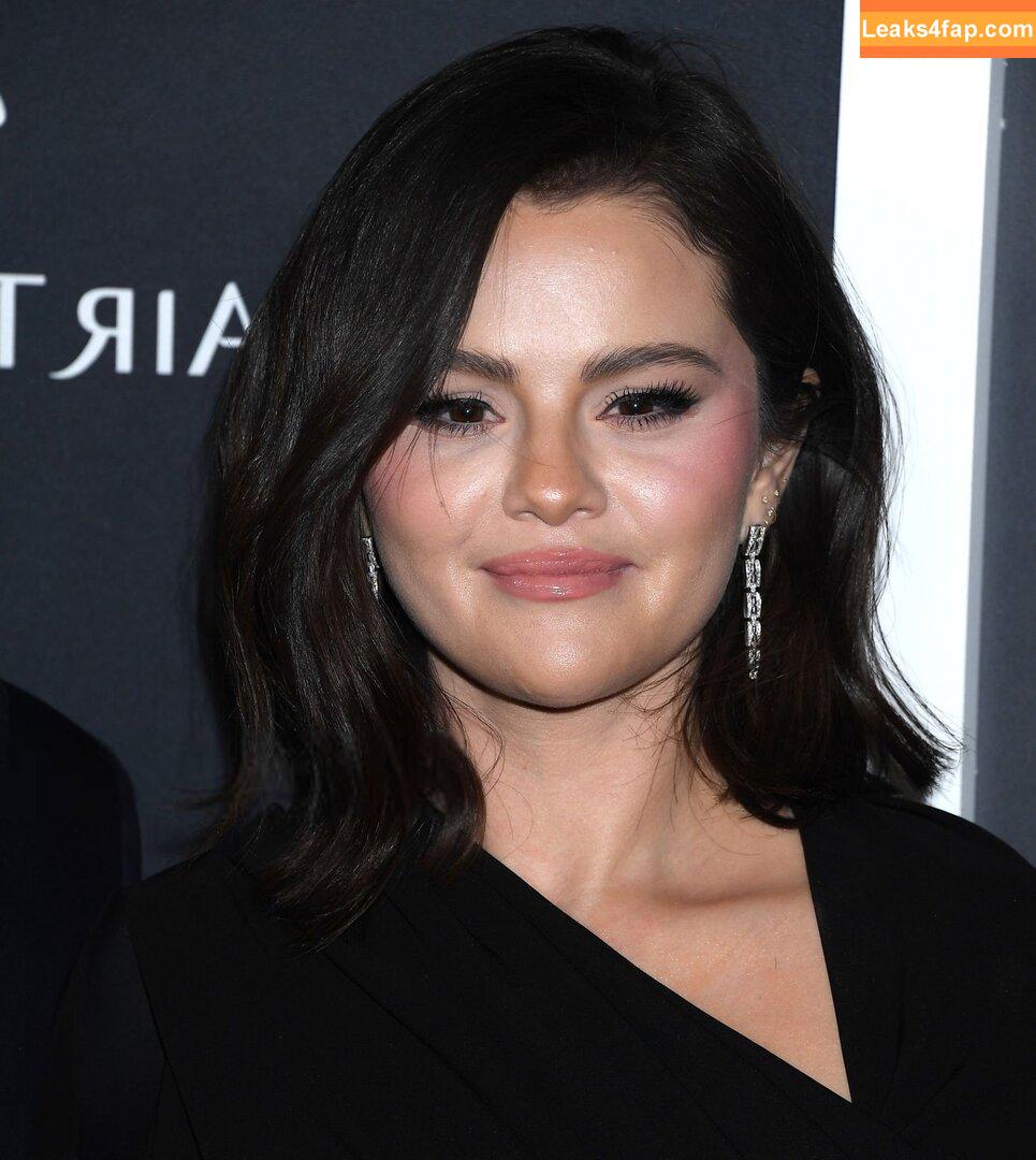 Selena Gomez / Selena / https: / selenagomez leaked photo photo #7222
