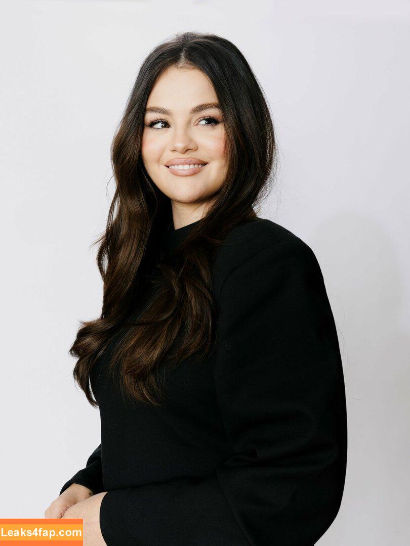 Selena Gomez / Selena / https: / selenagomez leaked photo photo #7289