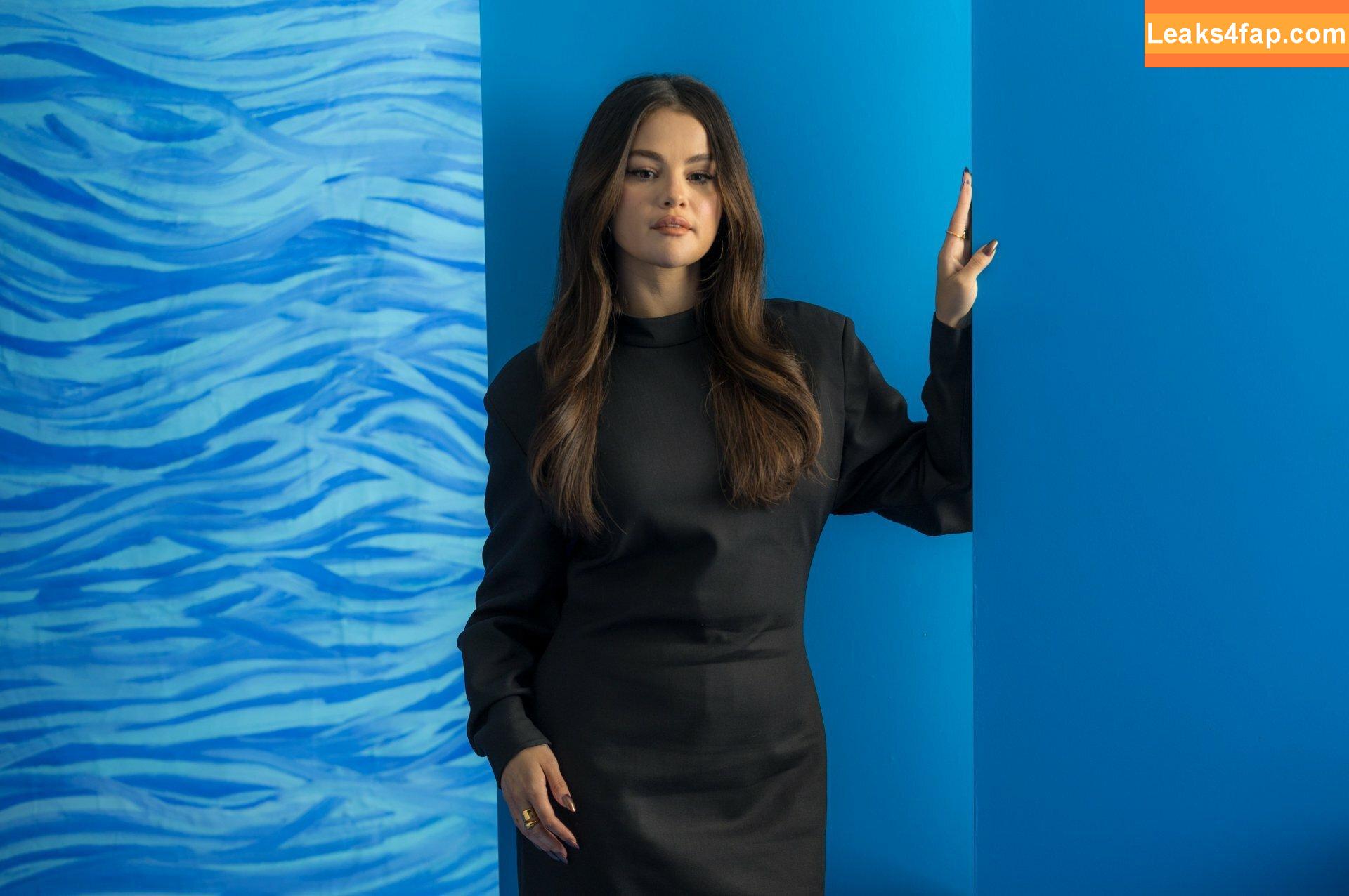 Selena Gomez / Selena / https: / selenagomez leaked photo photo #7290