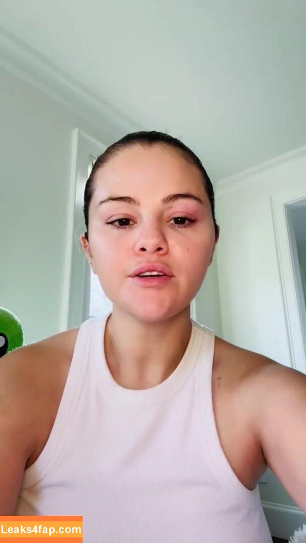 Selena Gomez / Selena / https: / selenagomez leaked photo photo #7369