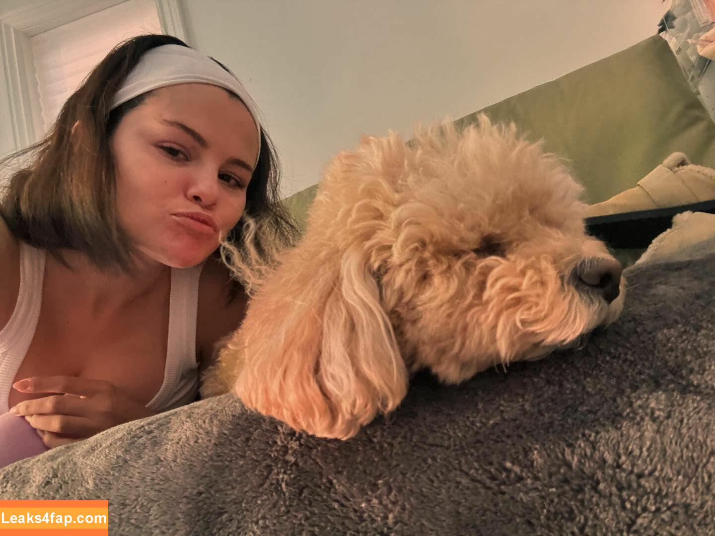 Selena Gomez / Selena / https: / selenagomez leaked photo photo #7429