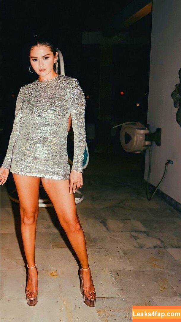 Selena Gomez / Selena / https: / selenagomez leaked photo photo #7464