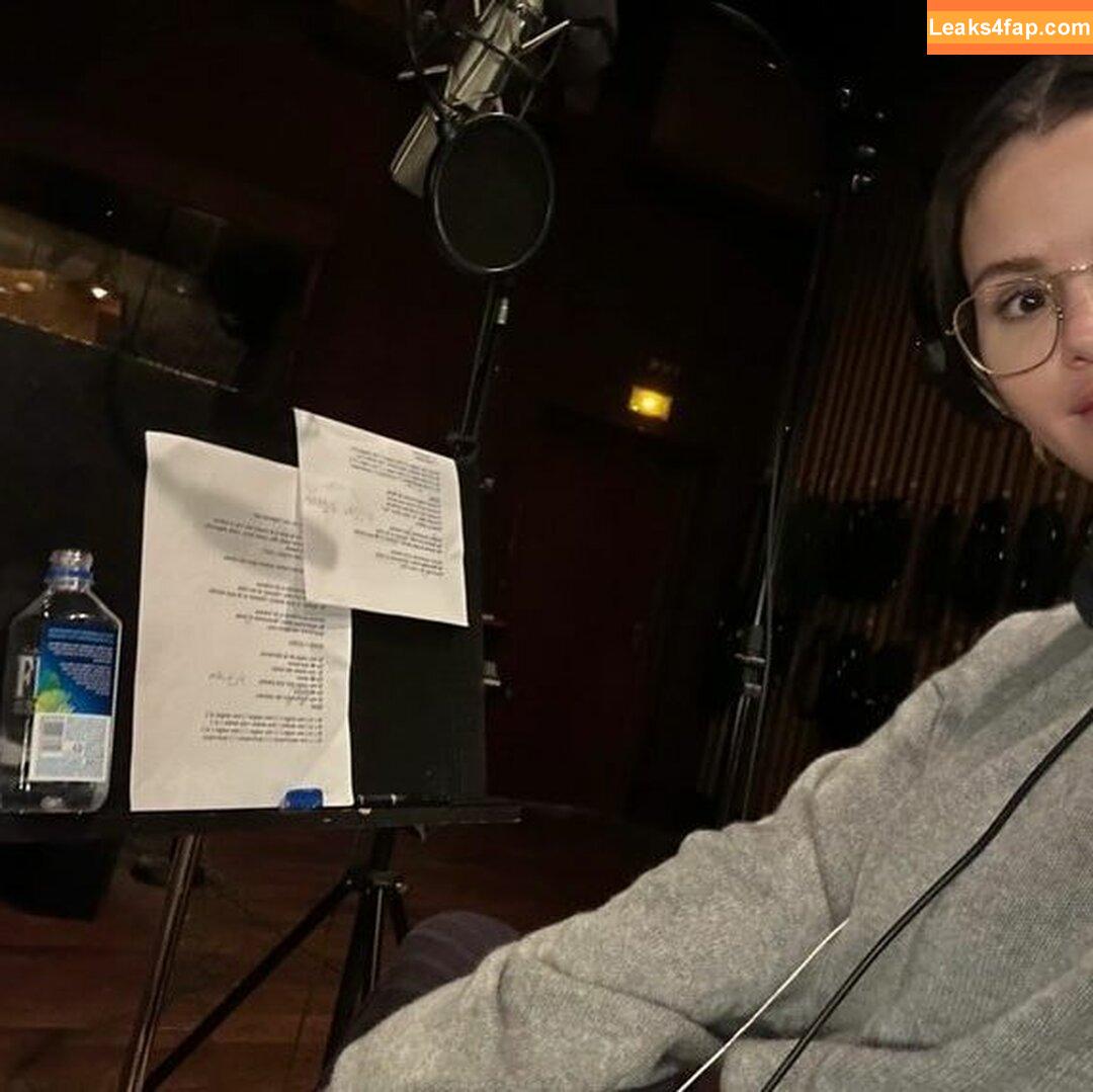 Selena Gomez / Selena / https: / selenagomez leaked photo photo #7467