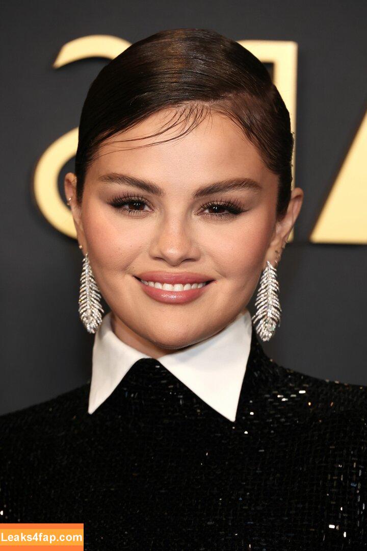 Selena Gomez / Selena / https: / selenagomez leaked photo photo #7496