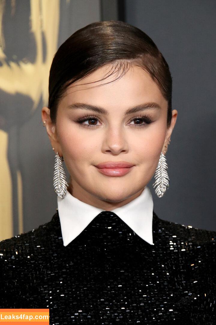 Selena Gomez / Selena / https: / selenagomez leaked photo photo #7497