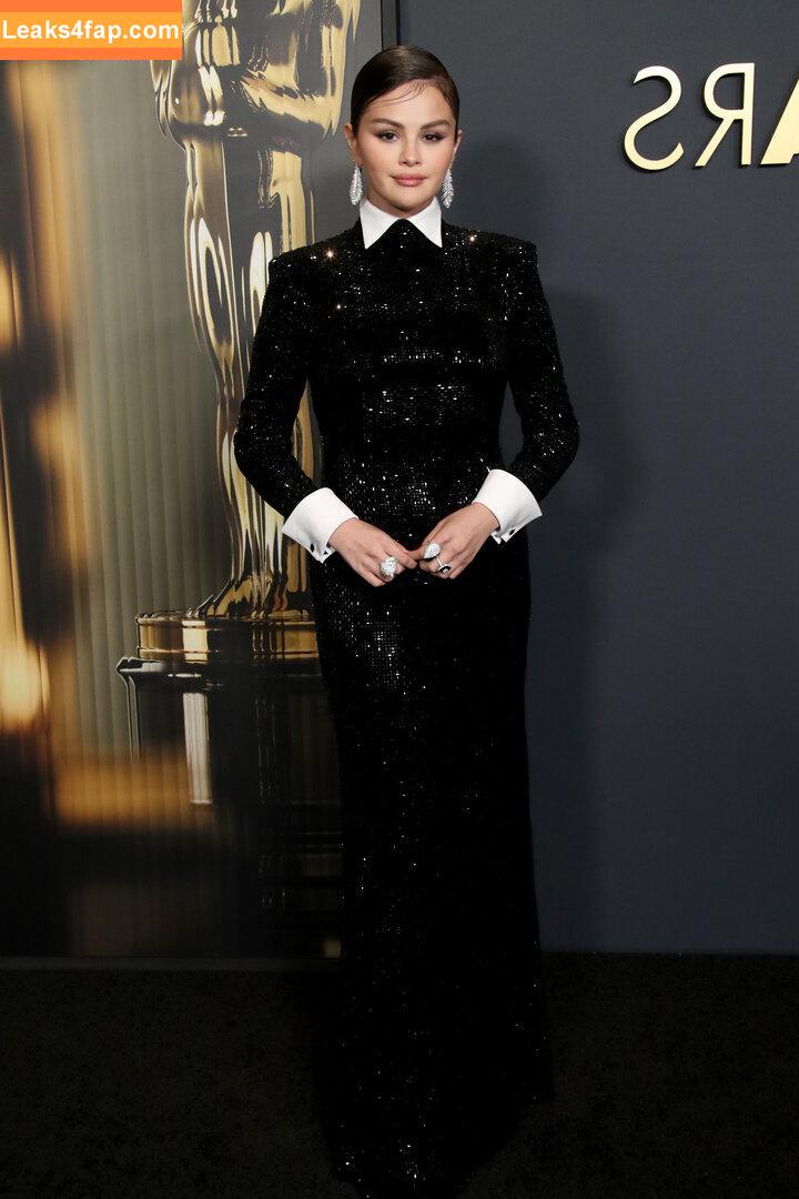 Selena Gomez / Selena / https: / selenagomez leaked photo photo #7499