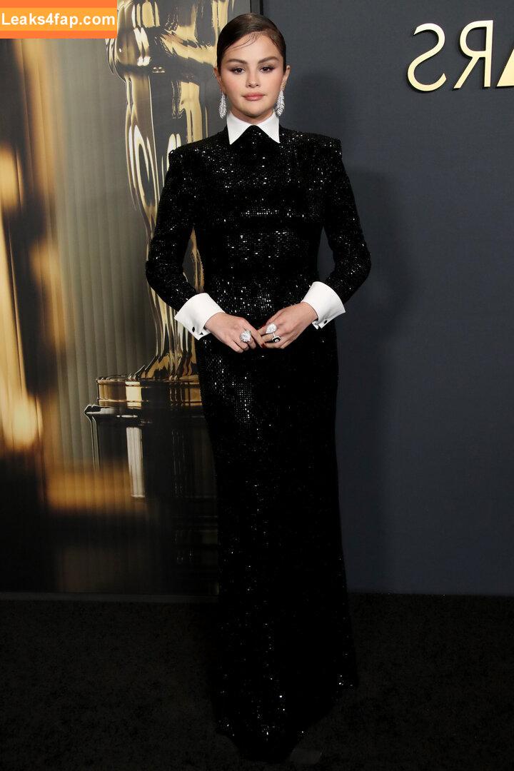 Selena Gomez / Selena / https: / selenagomez leaked photo photo #7500