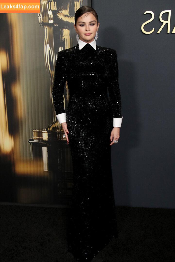 Selena Gomez / Selena / https: / selenagomez leaked photo photo #7501