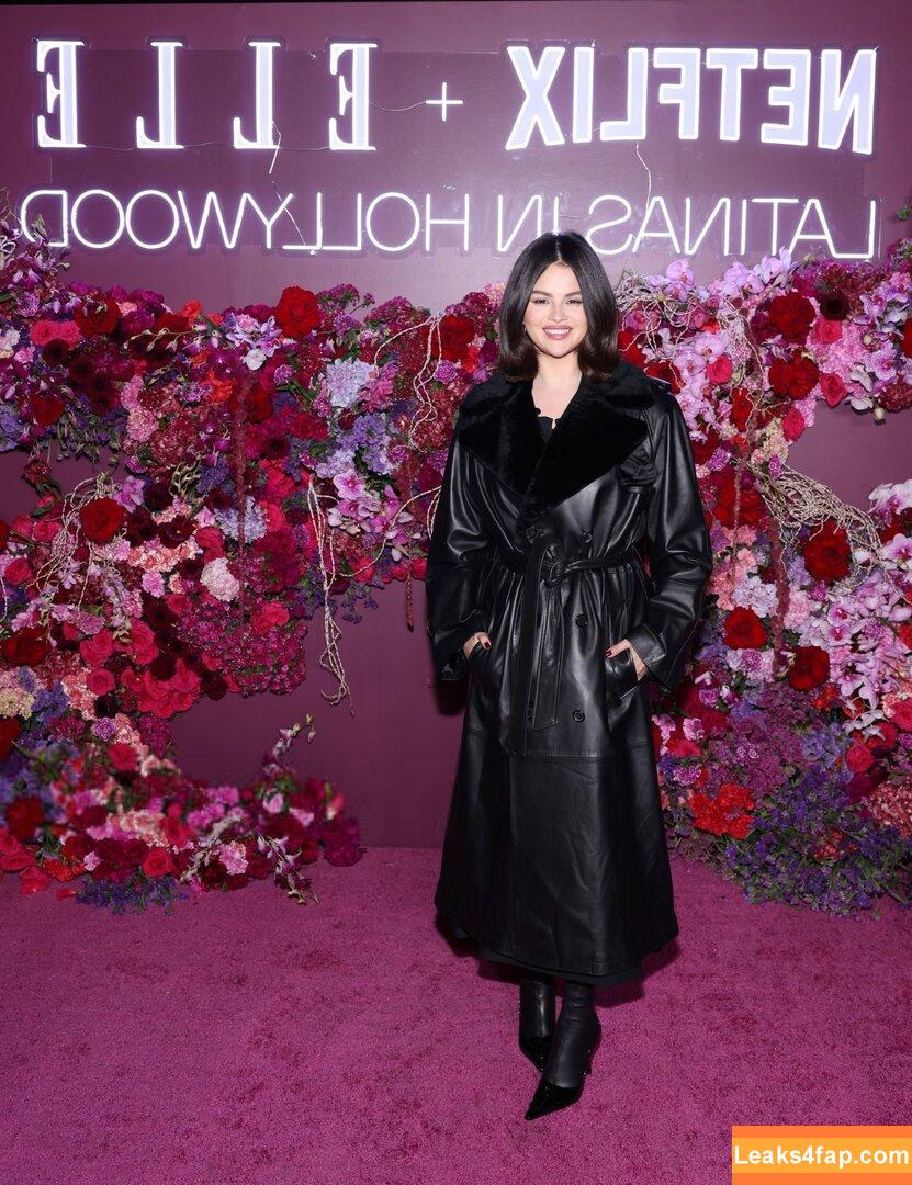 Selena Gomez / Selena / https: / selenagomez leaked photo photo #7511