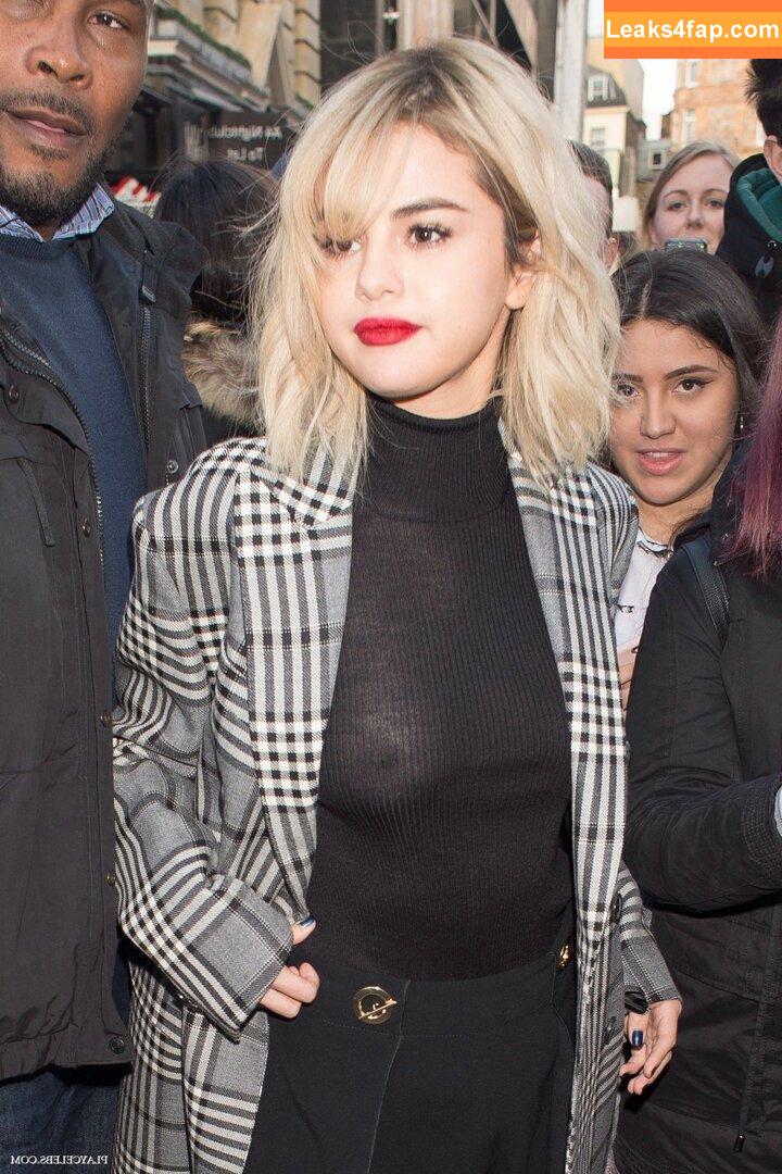 Selena Gomez / Selena / https: / selenagomez leaked photo photo #7517