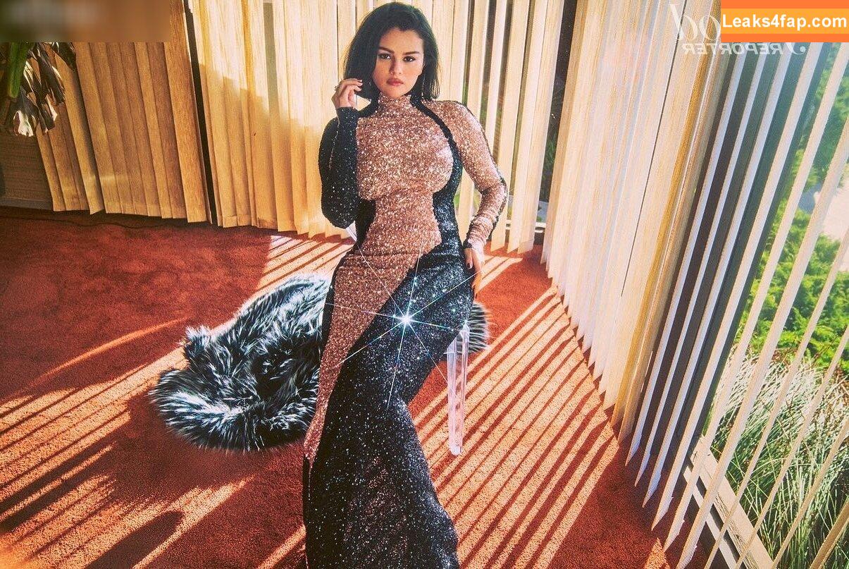 Selena Gomez / Selena / https: / selenagomez leaked photo photo #7522