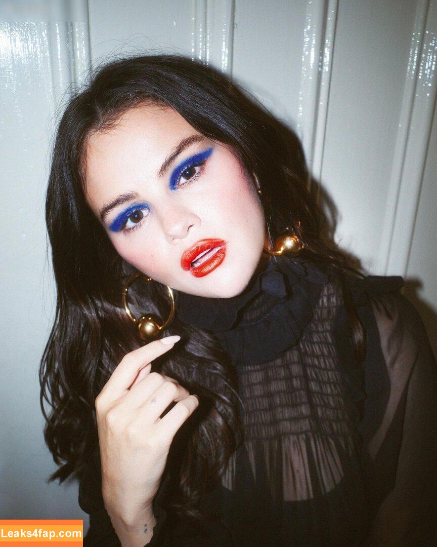Selena Gomez / Selena / https: / selenagomez leaked photo photo #7529