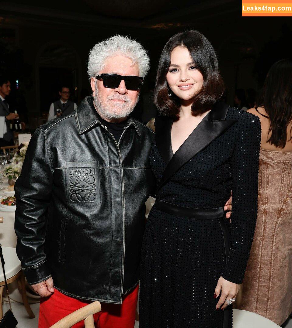 Selena Gomez / Selena / https: / selenagomez leaked photo photo #7542