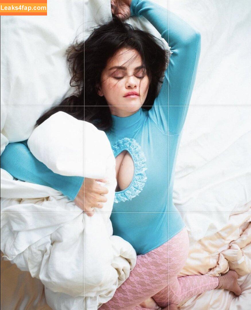 Selena Gomez / Selena / https: / selenagomez leaked photo photo #7550