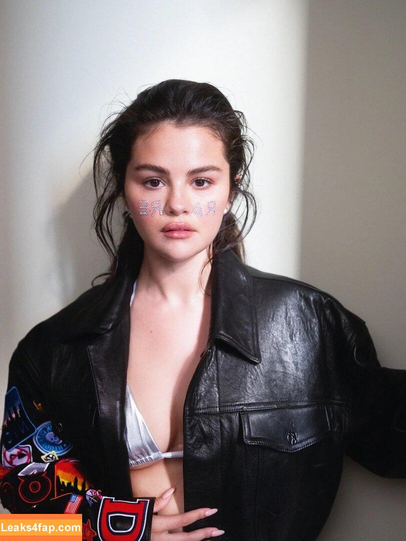 Selena Gomez / Selena / https: / selenagomez leaked photo photo #7552