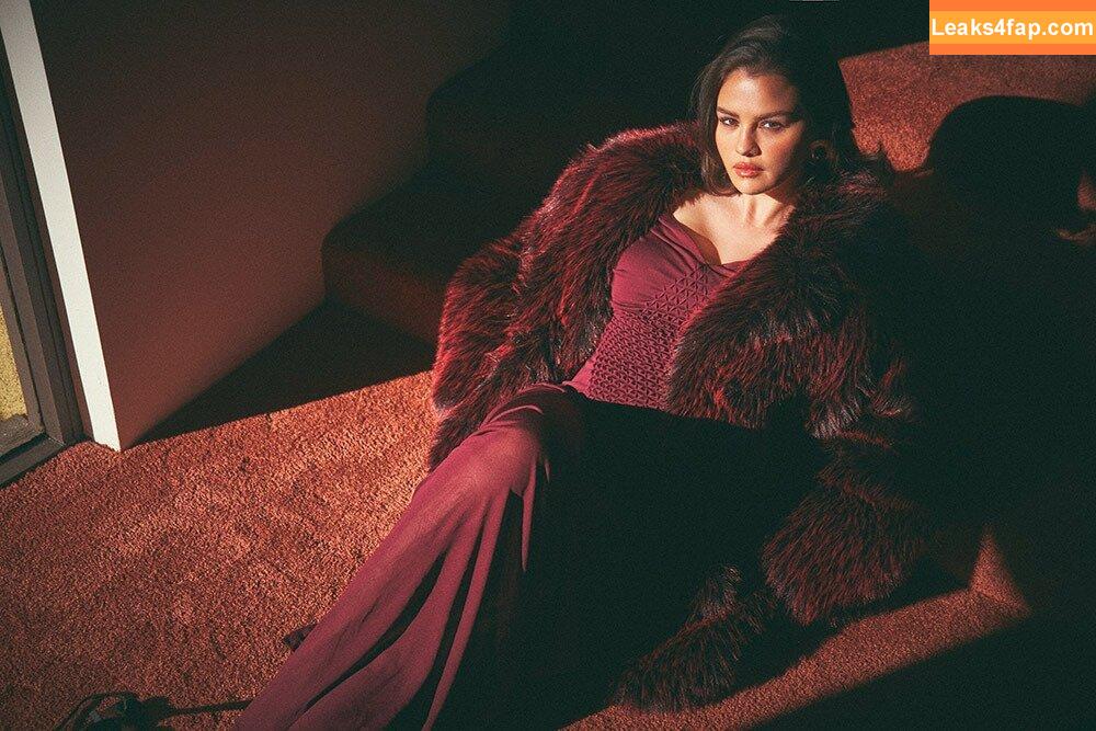 Selena Gomez / Selena / https: / selenagomez leaked photo photo #7560