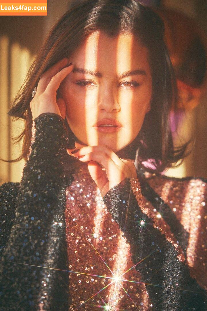 Selena Gomez / Selena / https: / selenagomez leaked photo photo #7562