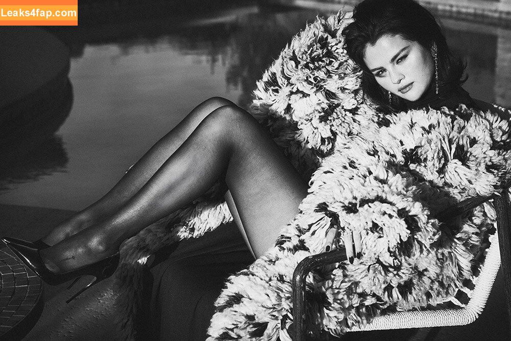 Selena Gomez / Selena / https: / selenagomez leaked photo photo #7566