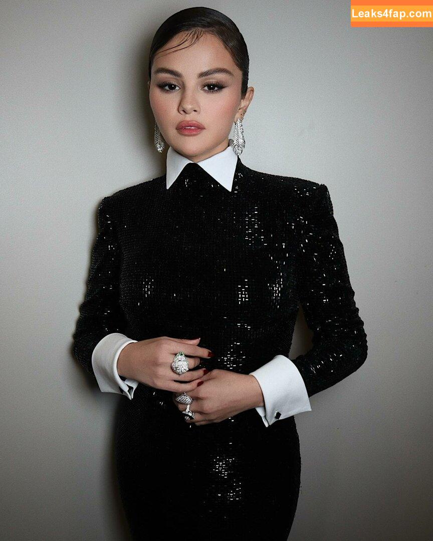 Selena Gomez / Selena / https: / selenagomez leaked photo photo #7571