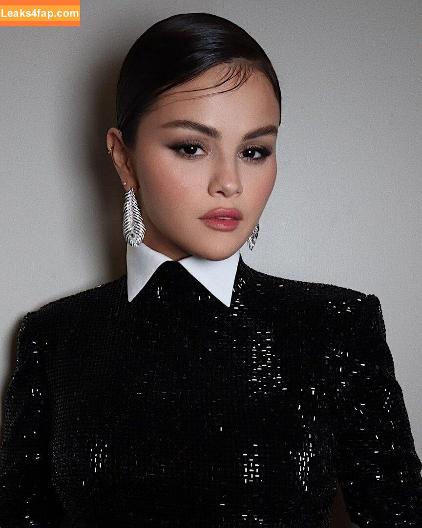 Selena Gomez / Selena / https: / selenagomez leaked photo photo #7573