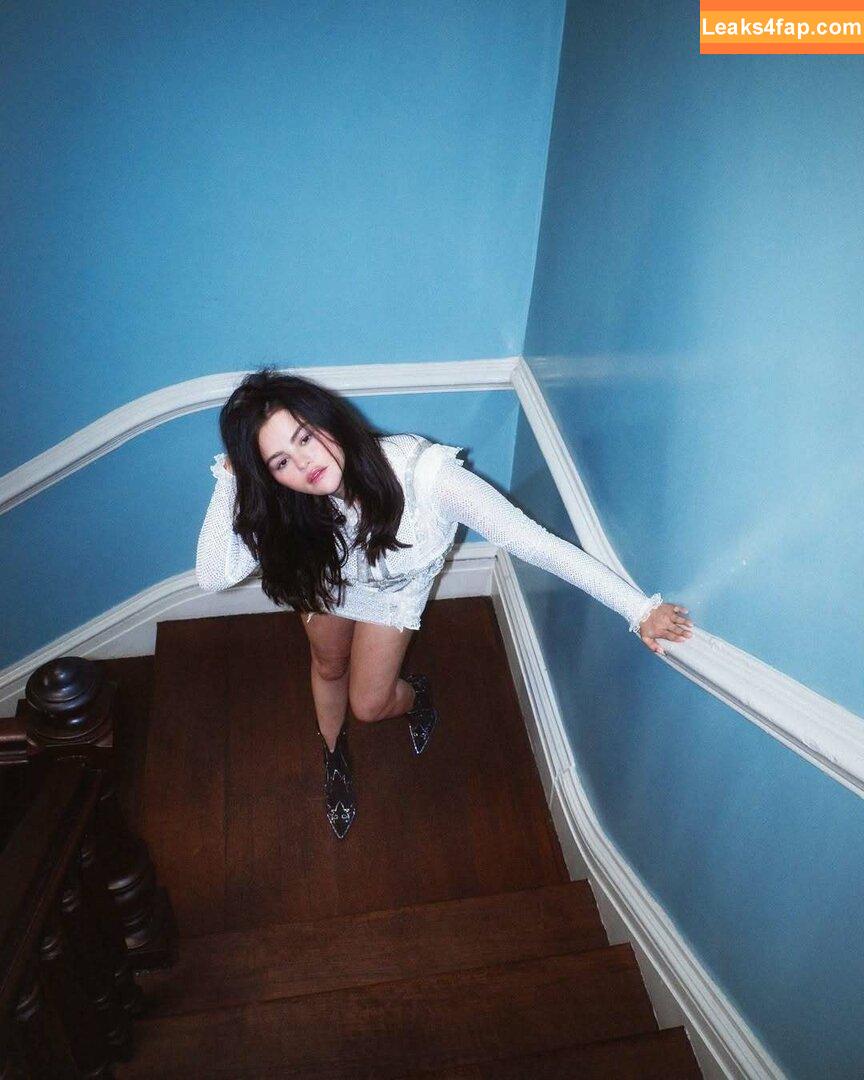 Selena Gomez / Selena / https: / selenagomez leaked photo photo #7576