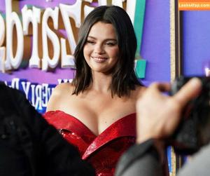 Selena Gomez photo #7104