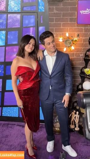 Selena Gomez photo #7182