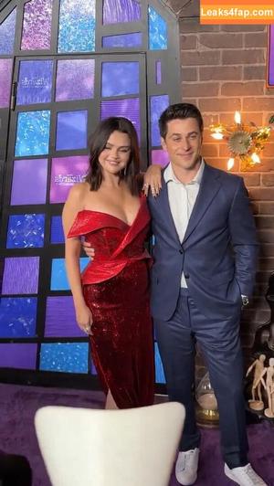 Selena Gomez photo #7183