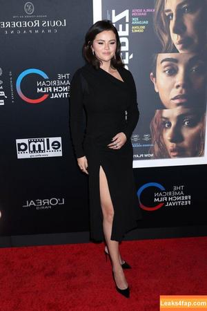 Selena Gomez photo #7209