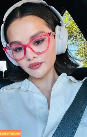 Selena Gomez photo #7225