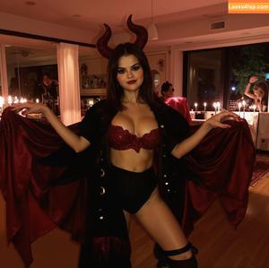 Selena Gomez photo #7410