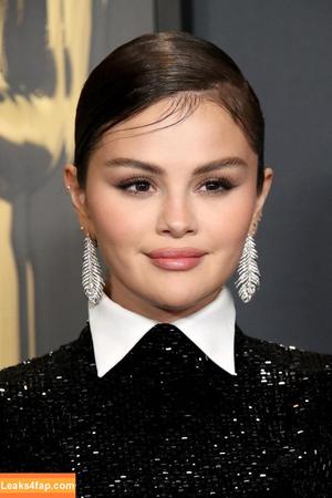Selena Gomez photo #7497