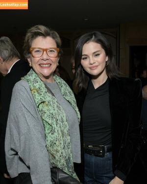 Selena Gomez photo #7558