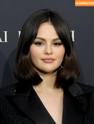 Selena Gomez photo #7737