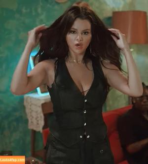Selena Gomez photo #7775